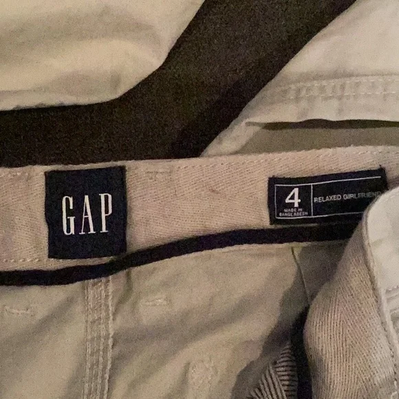 GAP Relaxed Girlfriend khaki pants - Picture 2 of 3
